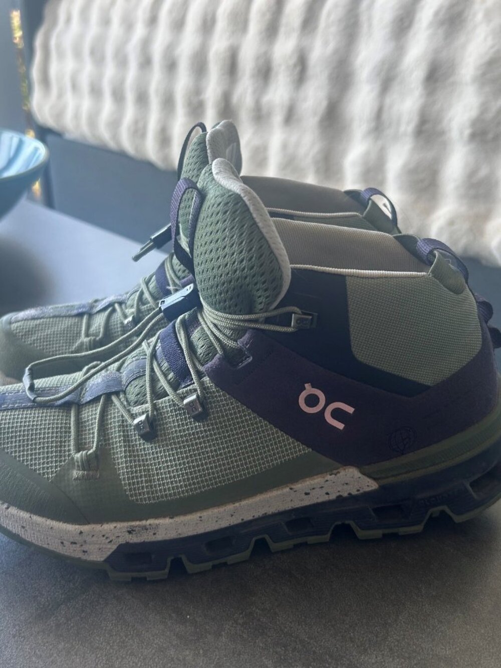 On Cloud waterproof hiking shoes 6W